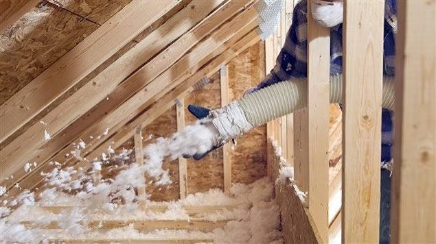 Isolation de l’entretoit en cellulose soufflée